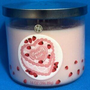 BRAND NEW 3 WICK STRAWBERRY KISSES SCENTED CANDLE 14 OZ / 14 OUNCES SIZE